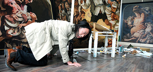 Yongbo Zhao auf allen Vieren